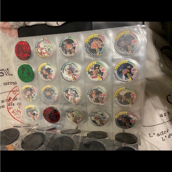 Official Pog binder - Picture 2 of 3